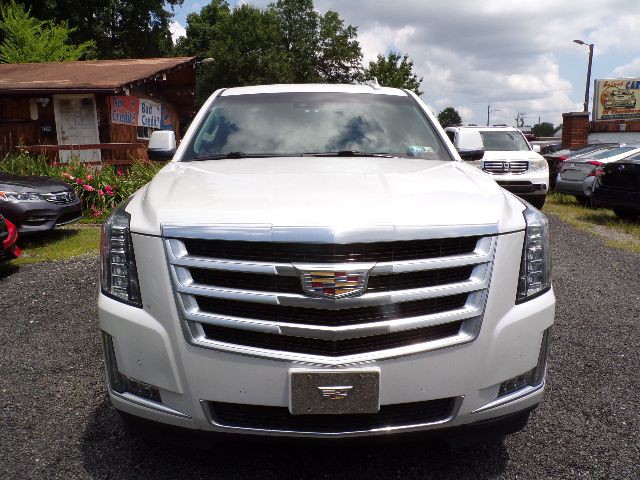 2016 Cadillac Escalade Image 2