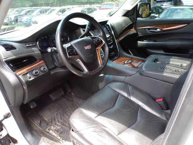 2016 Cadillac Escalade Image 8
