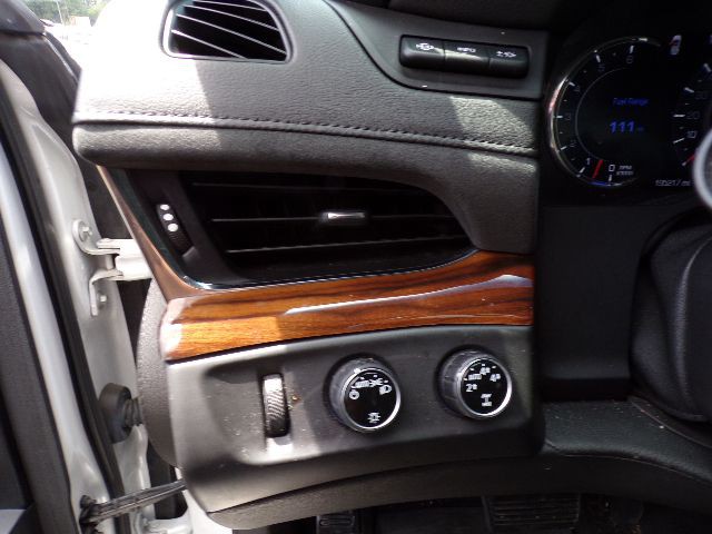 2016 Cadillac Escalade Image 10