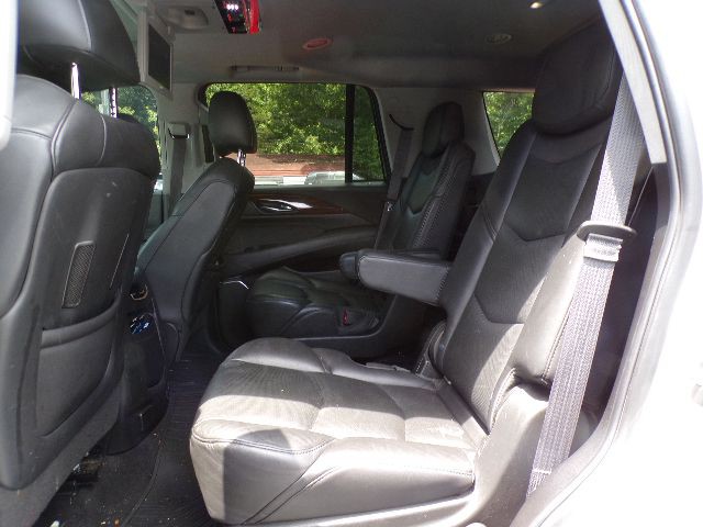 2016 Cadillac Escalade Image 12