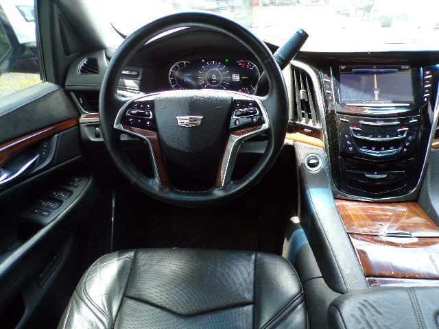 2016 Cadillac Escalade Image 15