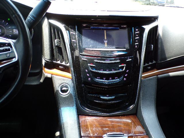 2016 Cadillac Escalade Image 16