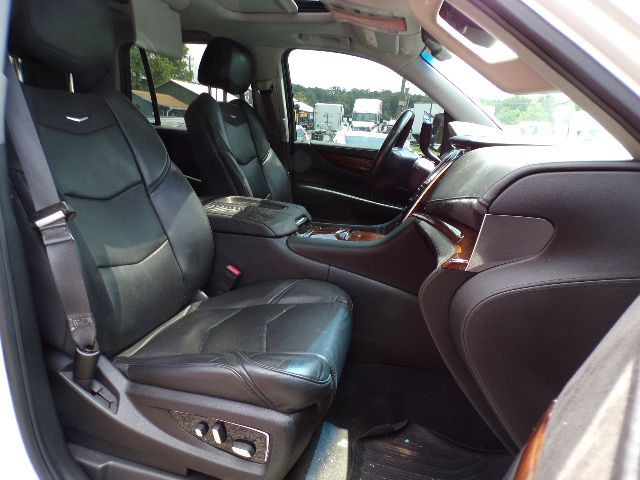 2016 Cadillac Escalade Image 19