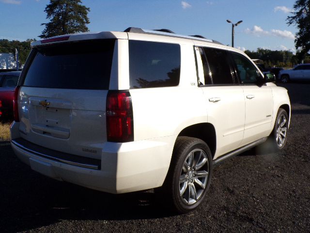 2015 Chevrolet Tahoe Image 2