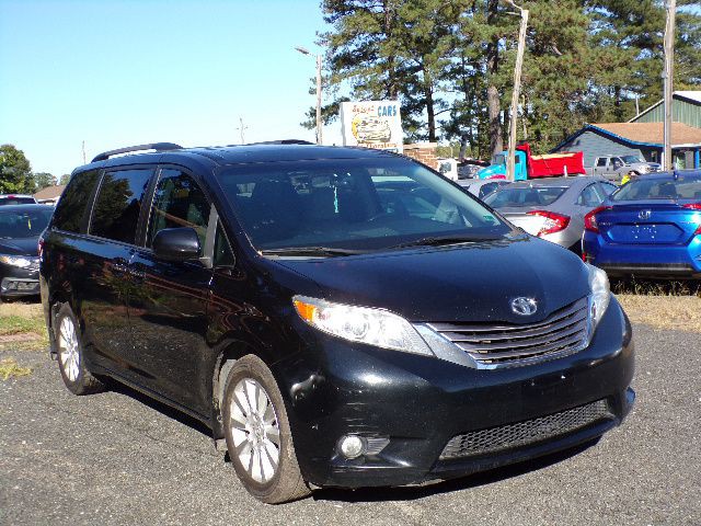 2015 Toyota Sienna Image 3