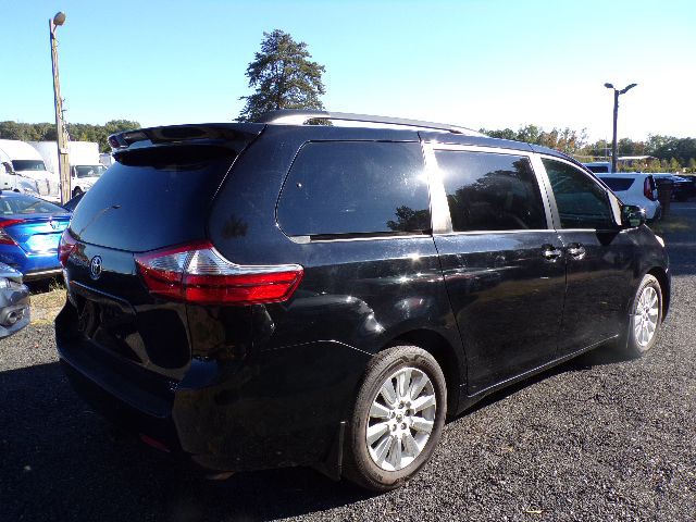2015 Toyota Sienna Image 4