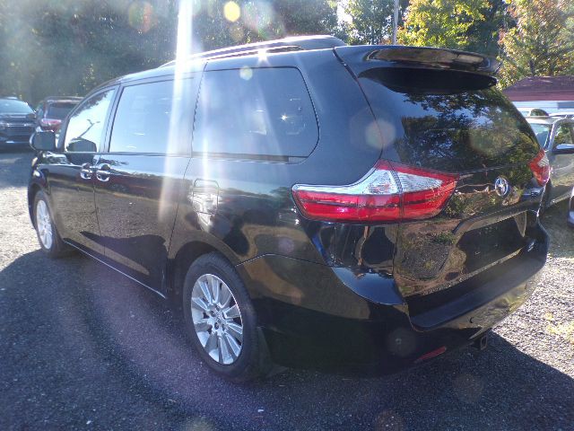 2015 Toyota Sienna Image 6