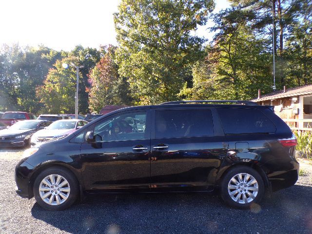 2015 Toyota Sienna Image 7