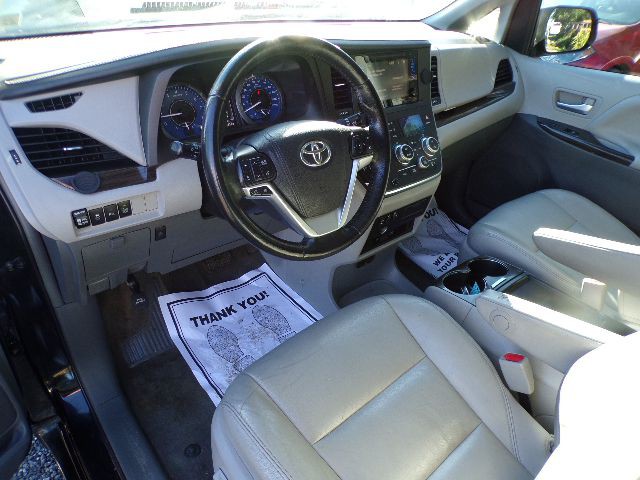 2015 Toyota Sienna Image 8