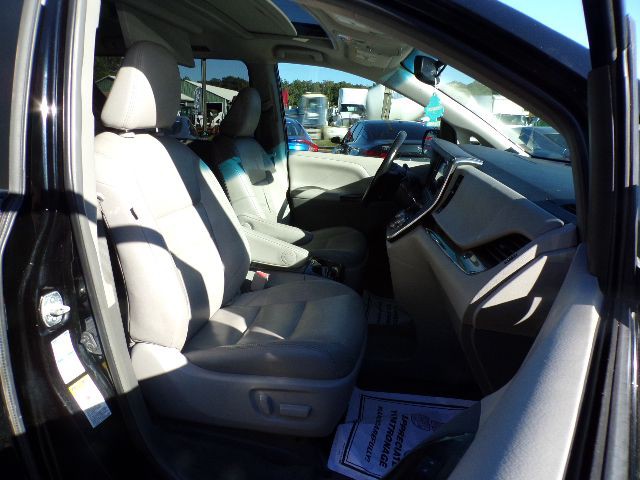 2015 Toyota Sienna Image 17