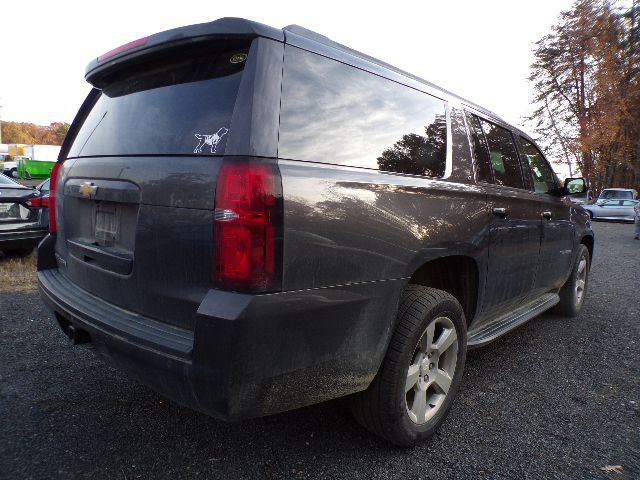 2016 Chevrolet Suburban Image 3