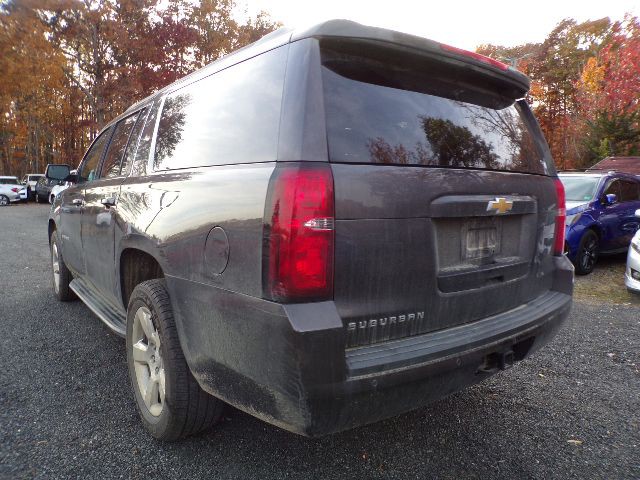 2016 Chevrolet Suburban Image 4