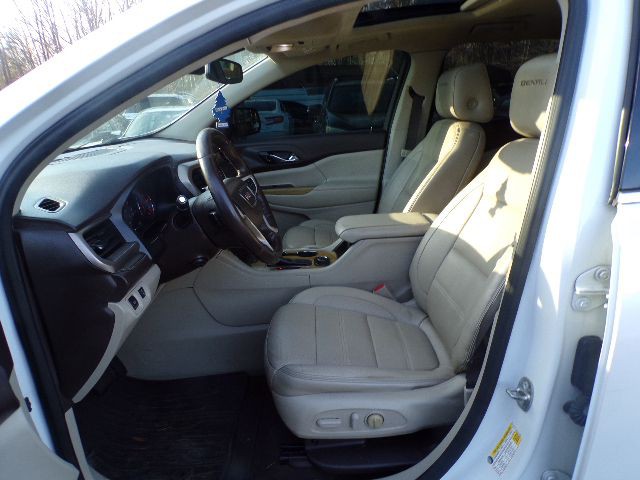 2017 GMC Acadia Image 8