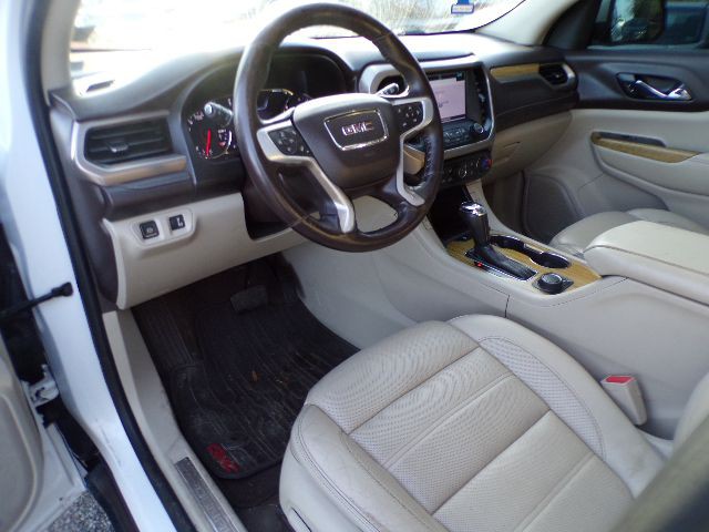 2017 GMC Acadia Image 9