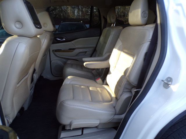 2017 GMC Acadia Image 11