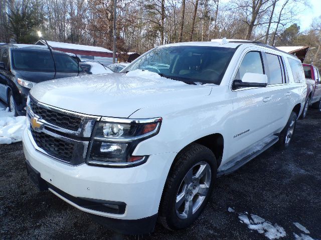 2017 Chevrolet Suburban Image 1