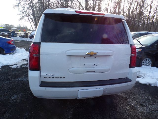 2017 Chevrolet Suburban Image 5