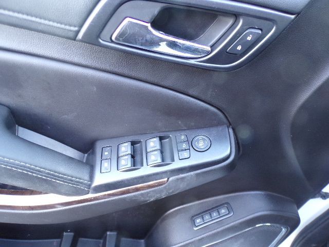 2017 Chevrolet Suburban Image 9