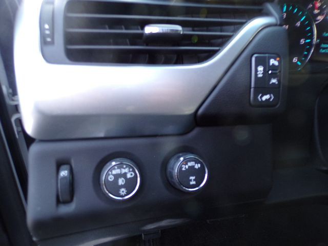 2017 Chevrolet Suburban Image 10