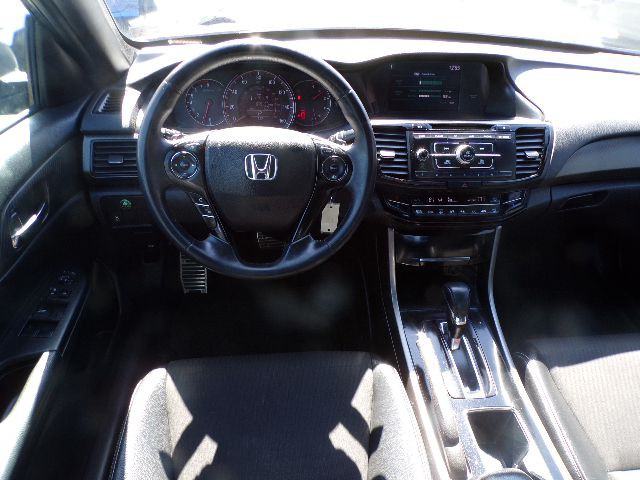 2017 Honda Accord Image 12