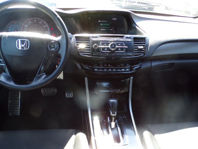 2017 Honda Accord Image 13
