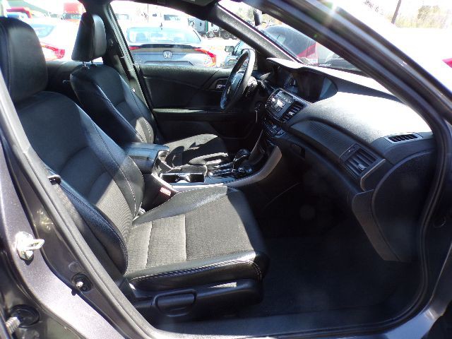 2017 Honda Accord Image 14