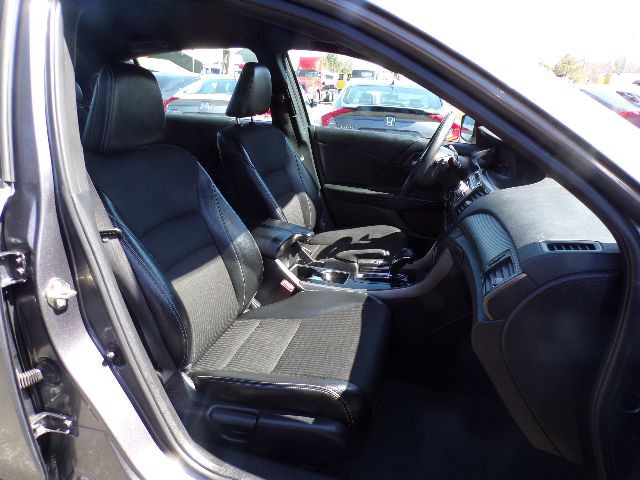 2017 Honda Accord Image 15