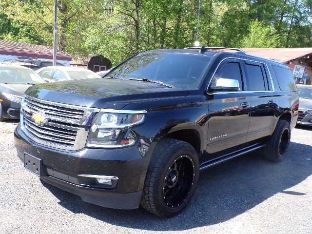 2016 Chevrolet Suburban Image 1