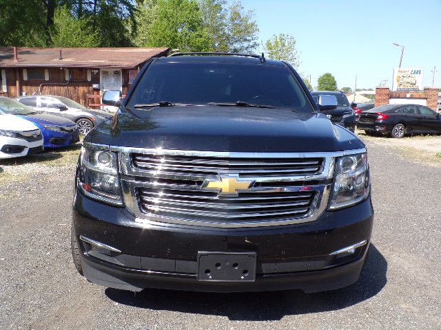 2016 Chevrolet Suburban Image 2