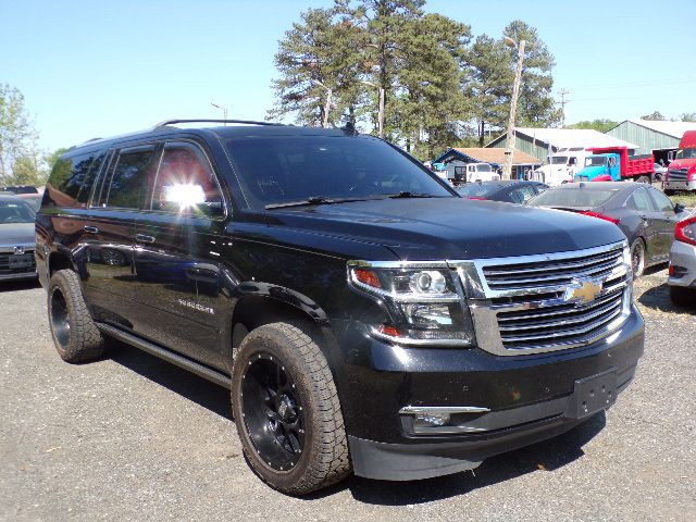 2016 Chevrolet Suburban Image 3