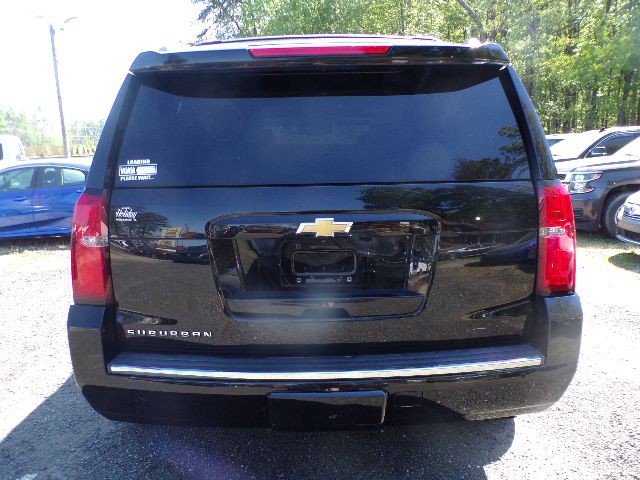 2016 Chevrolet Suburban Image 5