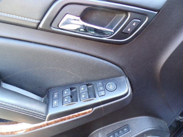 2016 Chevrolet Suburban Image 9