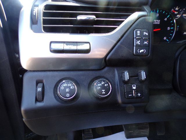 2016 Chevrolet Suburban Image 10