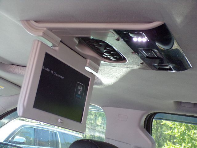 2016 Chevrolet Suburban Image 13