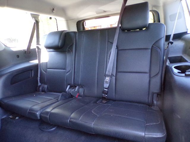 2016 Chevrolet Suburban Image 14
