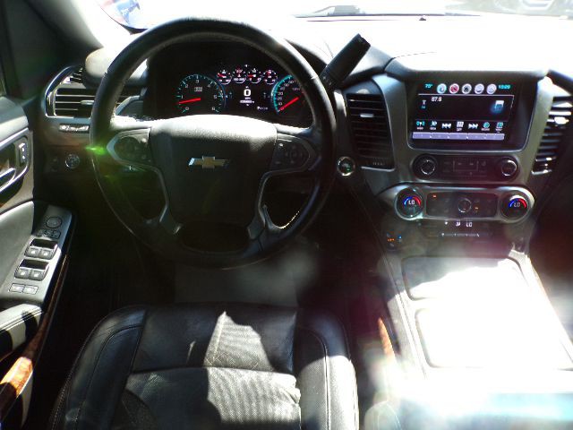 2016 Chevrolet Suburban Image 15