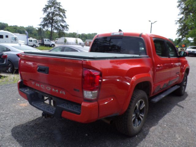 2017 Toyota Tacoma Image 4