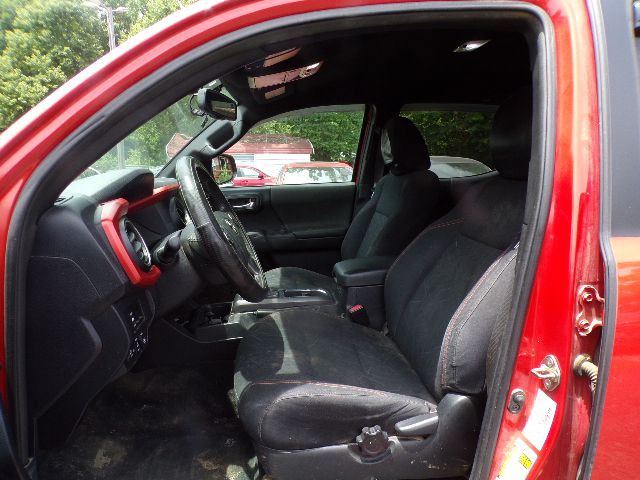 2017 Toyota Tacoma Image 8