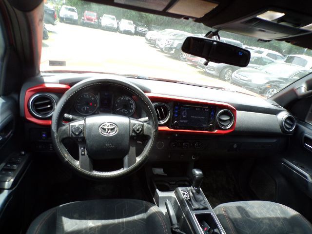 2017 Toyota Tacoma Image 9