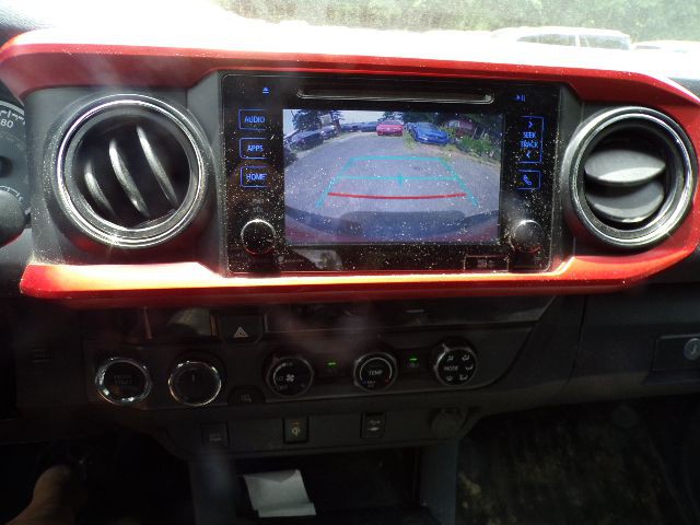 2017 Toyota Tacoma Image 10