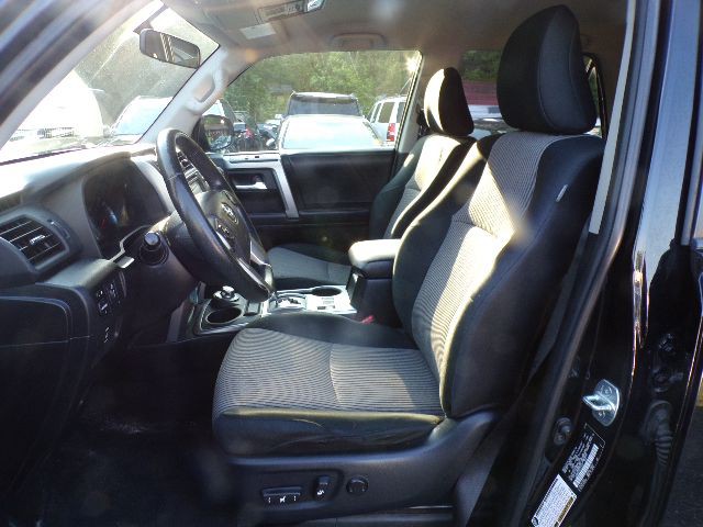 2016 Toyota 4Runner Image 9