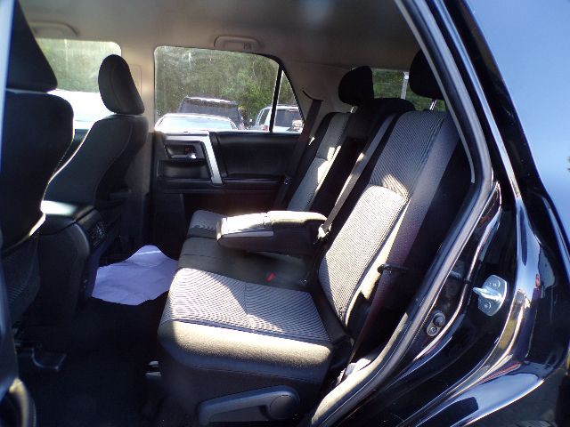 2016 Toyota 4Runner Image 10