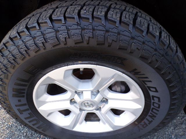 2016 Toyota 4Runner Image 17