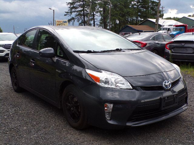 2013 Toyota Prius Image 2