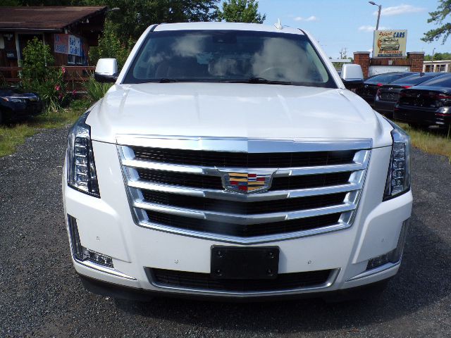 2017 Cadillac Escalade Image 2