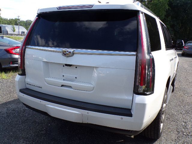 2017 Cadillac Escalade Image 3