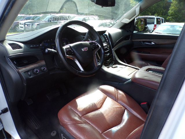 2017 Cadillac Escalade Image 5