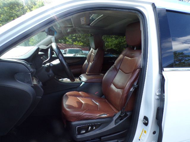 2017 Cadillac Escalade Image 6