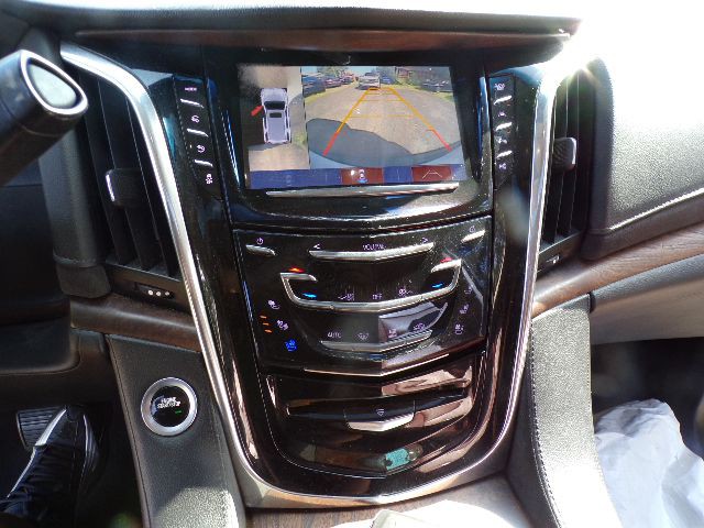 2017 Cadillac Escalade Image 12