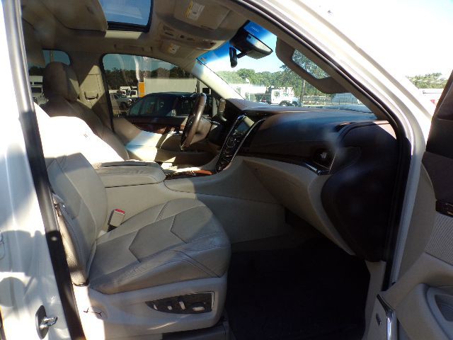 2015 Cadillac Escalade Image 9